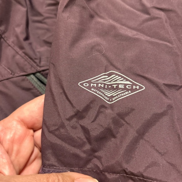 2 jackets in one!  Columbia purple raincoat with zip in fleece jacket. - Picture 13 of 14